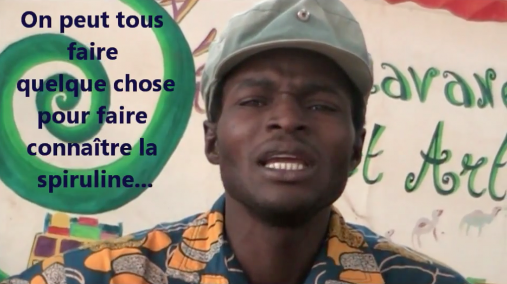 Ibrahim chante la spiruline au colloque international au Burkina Faso en 2010